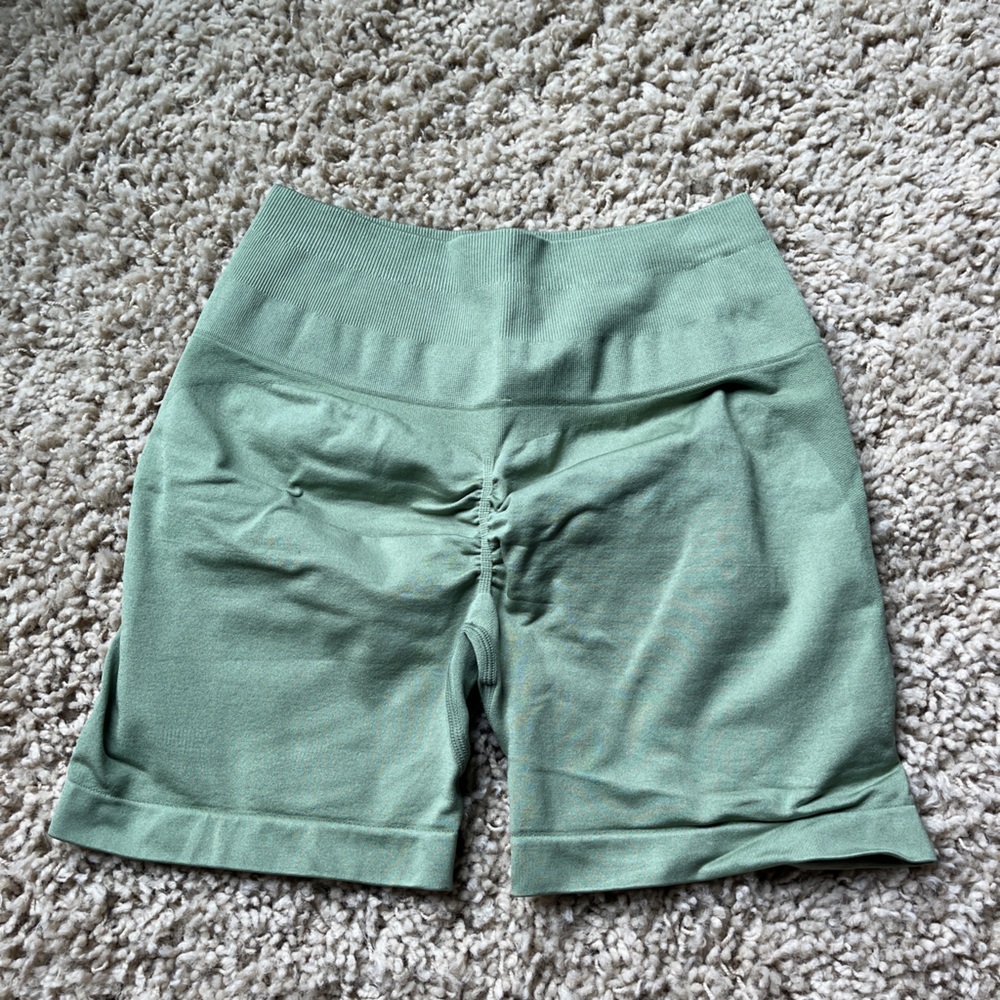 Seamless Green Scrunch Workout Shorts